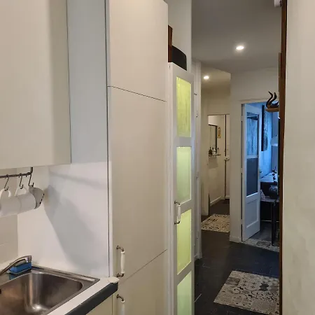 1 Bedroom 15 Min By Tram To Centre! 아파트
