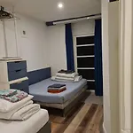 1 Bedroom 15 Min By Tram To Centre! *