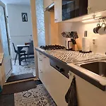 Apartment 1 Bedroom 15 Min By Tram To Centre!