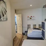 1 Bedroom 15 Min By Tram To Centre! Apartment