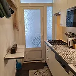 Apartment 1 Bedroom 15 Min By Tram To Centre!