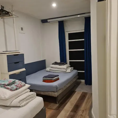 1 Bedroom 15 Min By Tram To Centre! *