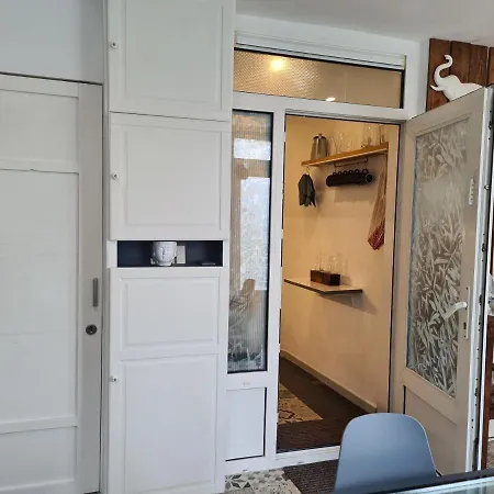 1 Bedroom 15 Min By Tram To Centre! 公寓