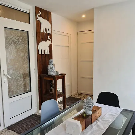 1 Bedroom 15 Min By Tram To Centre! *