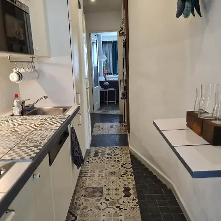 1 Bedroom 15 Min By Tram To Centre!