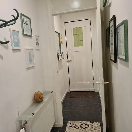 1 Bedroom 15 Min By Tram To Centre! 公寓