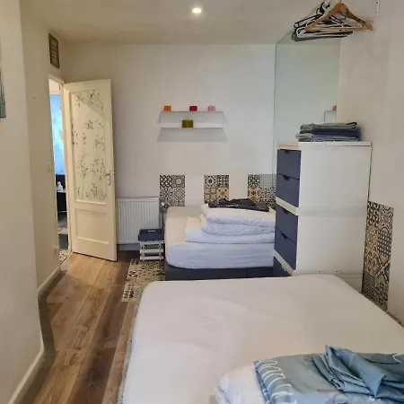 1 Bedroom 15 Min By Tram To Centre!