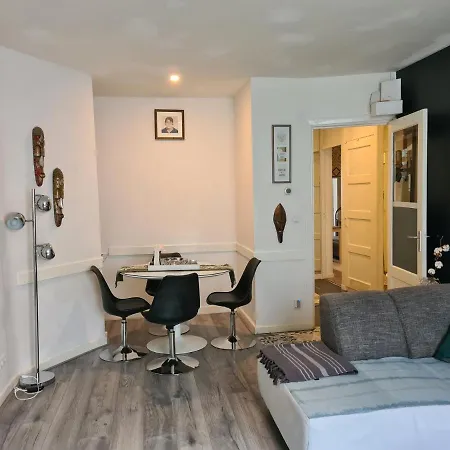 公寓 1 Bedroom 15 Min By Tram To Centre!