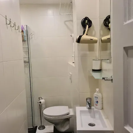 1 Bedroom 15 Min By Tram To Centre! Apartamento *