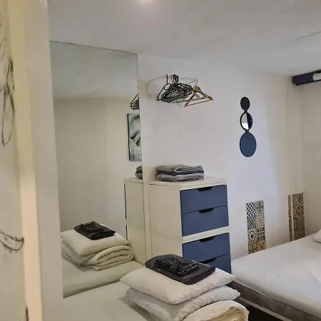 1 Bedroom 15 Min By Tram To Centre!