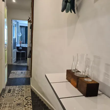 1 Bedroom 15 Min By Tram To Centre! 公寓 *