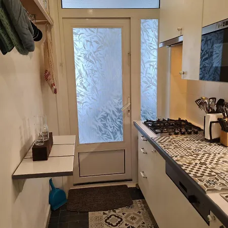 Apartment 1 Bedroom 15 Min By Tram To Centre!