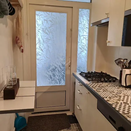 1 Bedroom 15 Min By Tram To Centre!