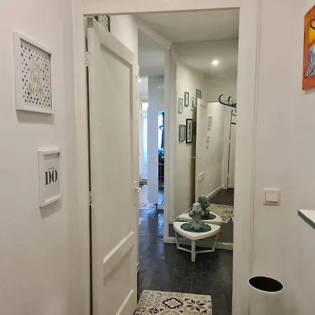 1 Bedroom 15 Min By Tram To Centre! *