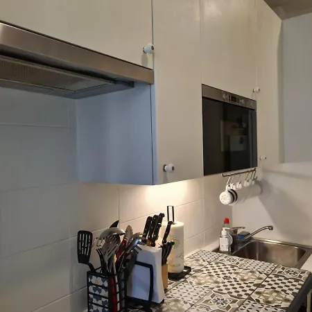 1 Bedroom 15 Min By Tram To Centre! *